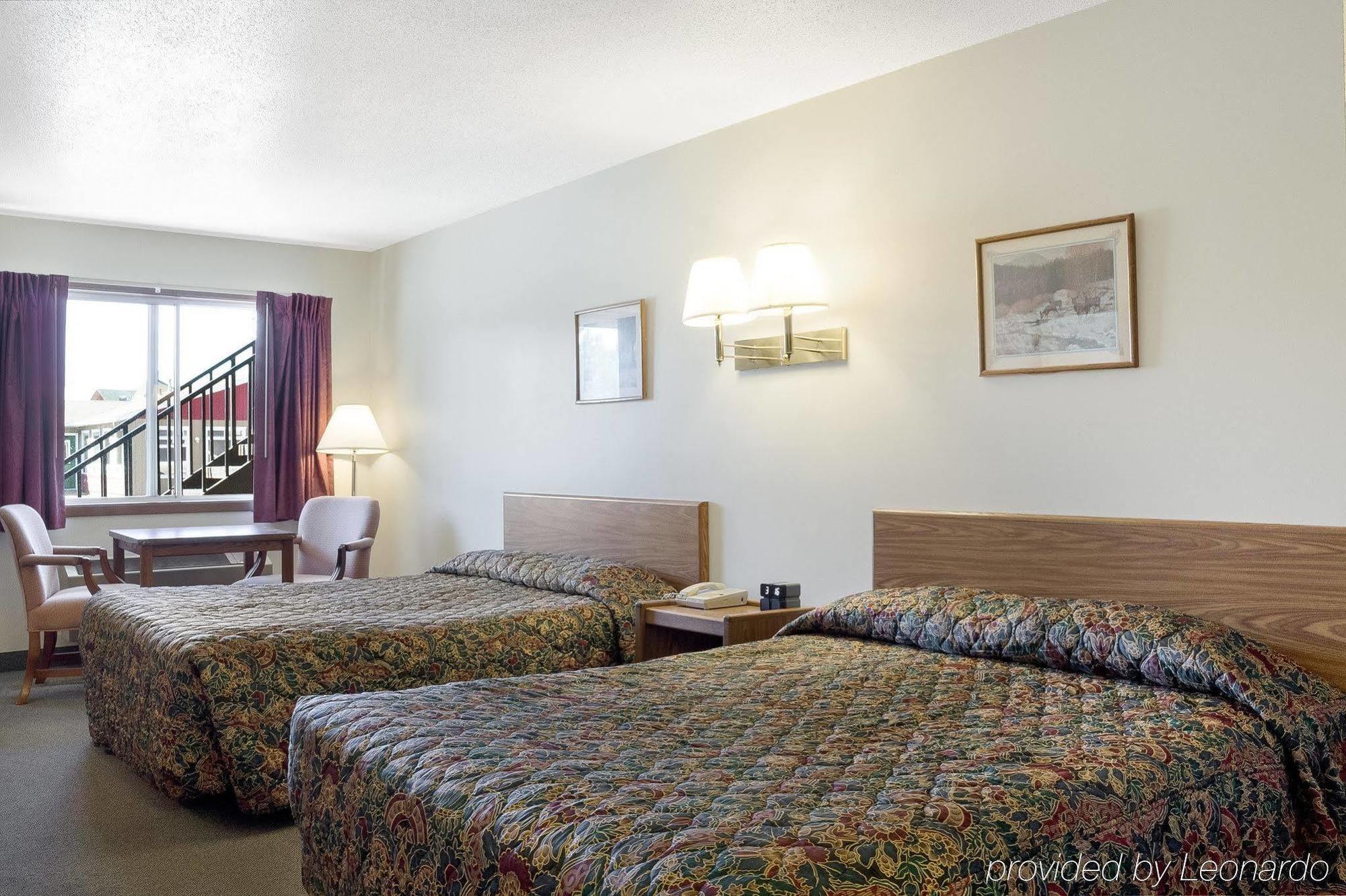 Rodeway Inn Пайн-Ривер Экстерьер фото